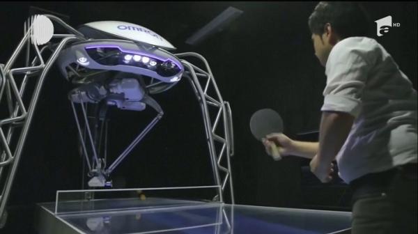 Robotul instructor de ping-pong