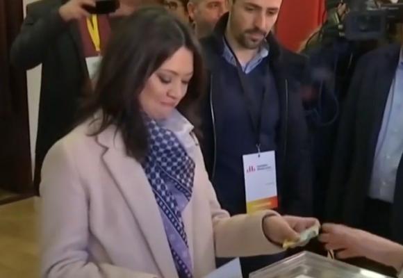 Marcela Topor, soţia fostului lider al Cataloniei, ameninţată de faliment