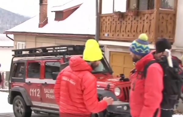 Un bărbat a fost prins de o avalanşă pe care chiar el ar fi provocat-o, şi este acum de negasit