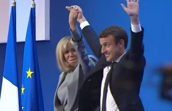 Preşedintele Emmanuel Macron, autor de roman erotic în tinerețe: "Era îndrăzneţ şi chiar puţin obscen"