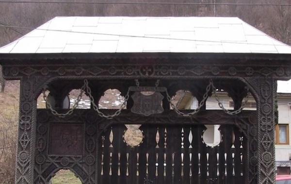 Cătun de munte, frumos dar gol. Turiștii sunt chemați să savurează aerul curat, mâncarea naturală şi mai ales liniştea