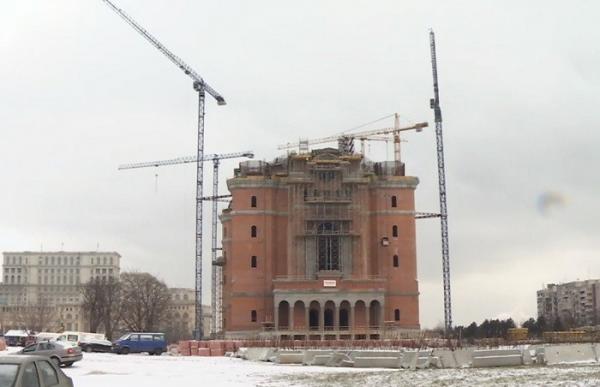 Nu sunt bani suficienţi pentru terminarea Catedralei Mântuirii Neamului, aşa că un senator propune ca fiecare român să doneze 2 euro