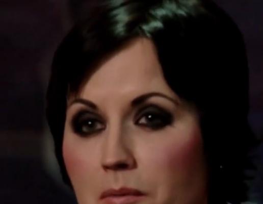 Moartea solistei "The Cranberries" rămâne un mister
