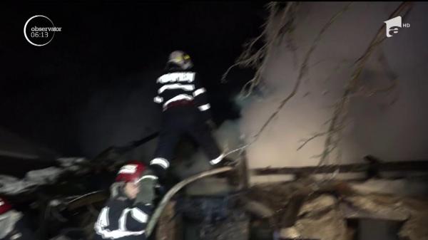 Incendiu devastator în Mehedinţi. O bunică de 72 de ani a rămas pe drumuri, în toiul iernii!