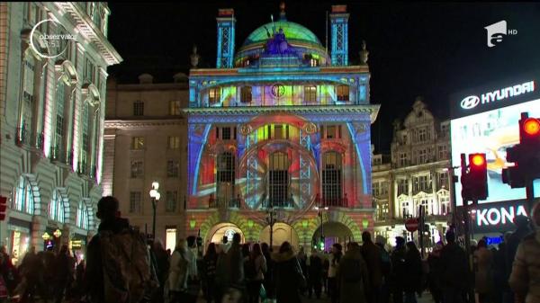 Festivalul luminilor la Londra. Zeci de proiecţii luminoase au colorat clădirile din capitala britanică