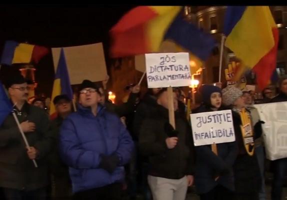 Mii de oameni au ieşit în stradă şi în oraşele importante ale ţării, solidari cu protestatarii din Capitală
