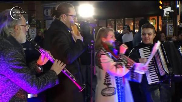 Pentru câteva momente, forfota din Gara de Nord a fost înlocuită de Hora Unirii