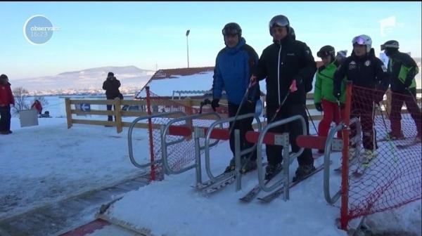 Pârtia Cocoş, inaugurată în Bistriţa, dar cu probleme: a stricat schiurile unor turişti