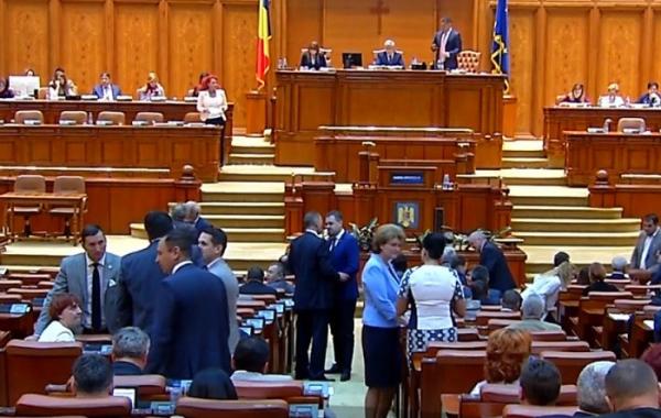 Luni se dă votul în parlament pentru noul guvern, PSD are emoţii