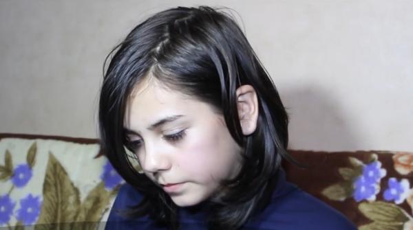 Adina, o copilă din Buzău, își vinde desenele pentru a cumpăra o pereche de ghete