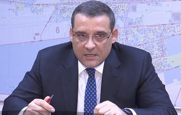 Un primar de sector a descoperit cum locurile de parcare sunt vândute la suprapreţ. A negociat direct cu vânzătorul