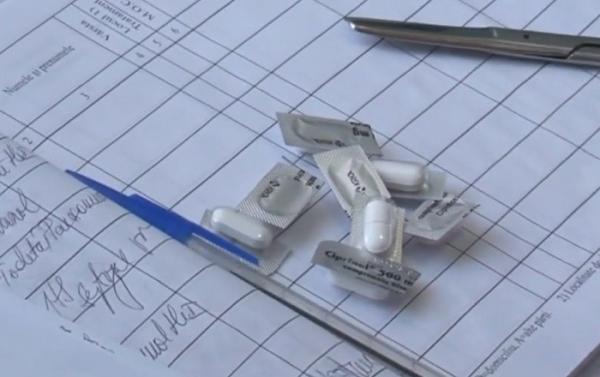 Elevii unui colegiu din Iaşi au primit antibiotice la şcoală, după ce o colegă de-a lor s-a îmbolnăvit de encefalită