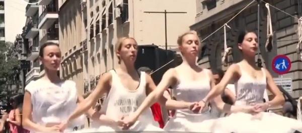 Proteste în paşi de dans, pe străzile din Buenos Aires!