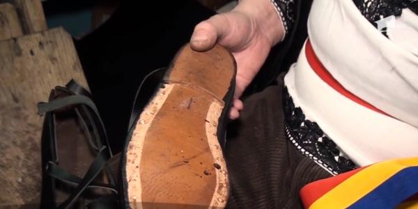 Ultimul opincar din Apuseni. Meşterul Iofis a cucerit lumea cu încălţămintea făcută de mâna lui