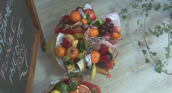 Idee inedită pentru un cadou de Ziua Îndrăgostiților: buchete comestibile din legume şi fructe