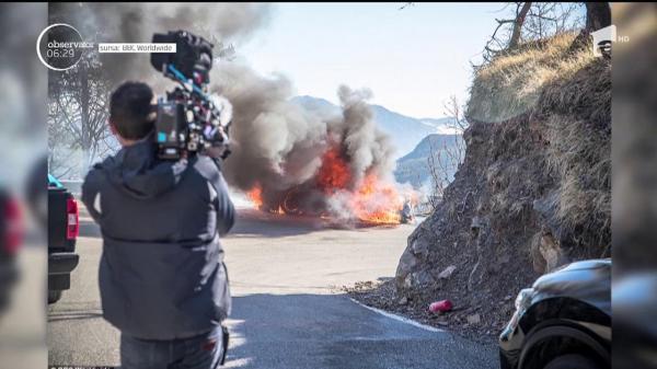 Doi prezentatori Top Gear au scăpat în ultima clipă dintr-un bolid cuprins de flăcări, chiar la filmări (Video)