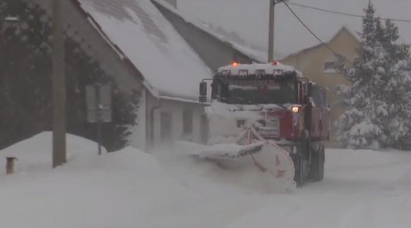 Croaţia, paralizată de ninsori. Zăpada depusă în ultimele 24 de ore atinge aproape un metru (Video)