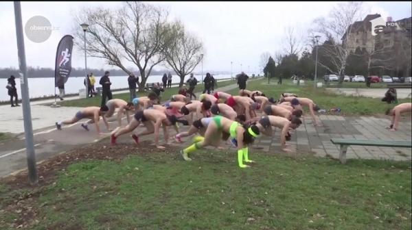 Competiţie în lenjerie intimă la -5 grade Celsius