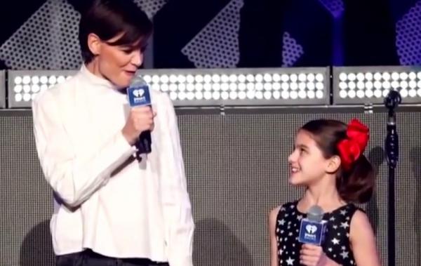 Tom Cruise, gata să renunţe la scientologie de dragul fiicei sale de 11 ani (Video)