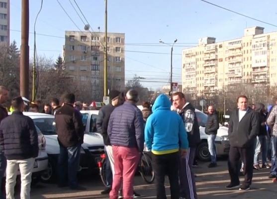 Taximetriştii timişoreni au protestat pentru că îi controlează poliţia