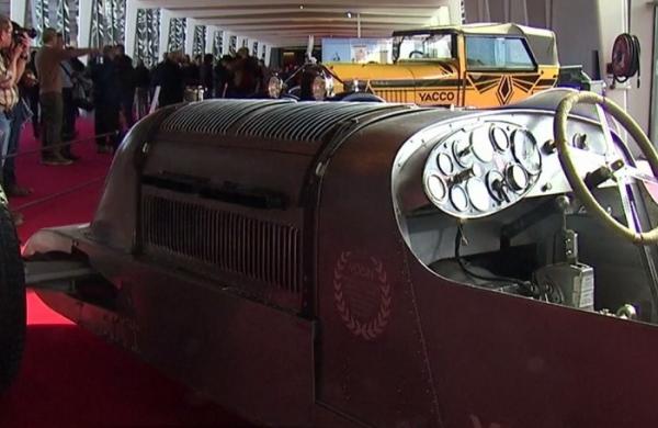 Maşini de curse de epocă, într-o expoziţie unică, la Paris