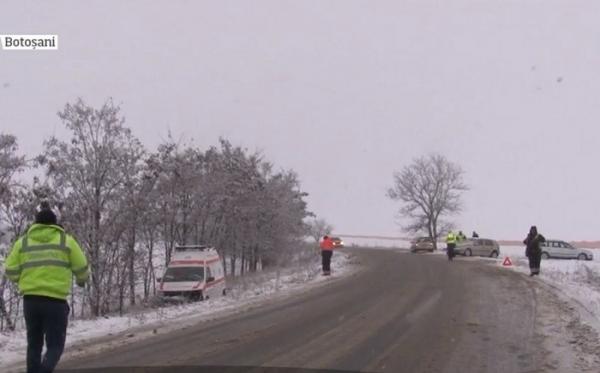 Întoarcerea iernii a blocat şoselele. Este trafic de coşmar în nordul ţării