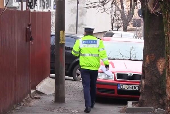 Prădată de hoţi, o craioveancă a avut surpriza ca poliţiştii să îi spună că mai bine declară că a găsit portofelul furat, decât să facă ei anchetă