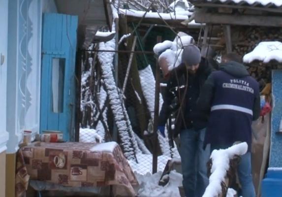 Doi bătrâni din judeţul Iaşi aveau în casă peste 60.000 de euro şi hoţii au dat lovitura ziua în amiaza mare, cu moşnegii în curte