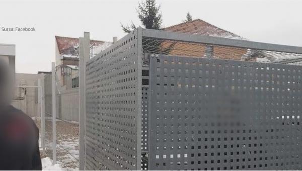 Paznicii supermarketului din Satu Mare care au ținut în cușcă o femeie au fost dați afară