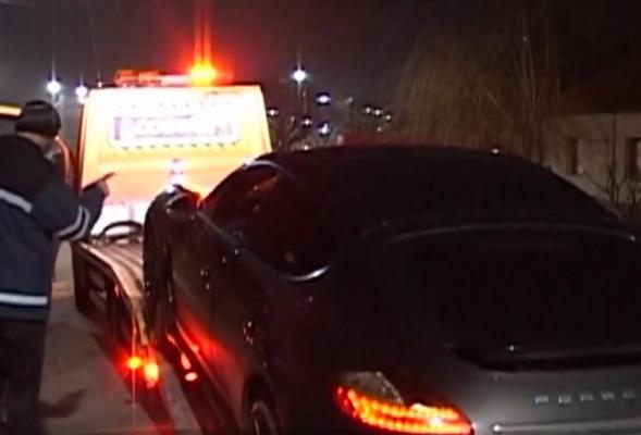 O şosea asfaltată acum doi ani, între Arad şi Timişoara, distruge zilnic zeci de maşini