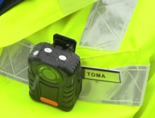 Polițiștii locali din Craiova poartă camere de luat vederi la piept