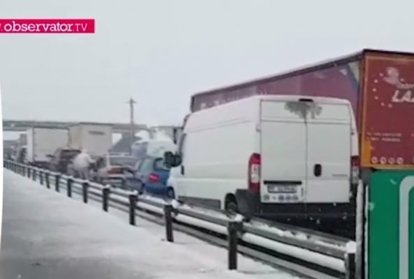 Vremea rea face prăpăd în România. Mii de oameni au rămas fără energie electrică
