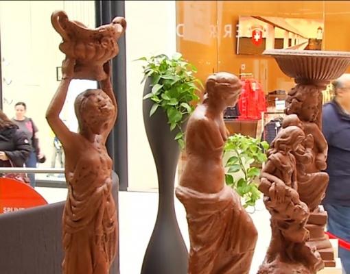 Figurinele de ciocolată, ridicate la rang de artă, la o expoziţie din Capitală