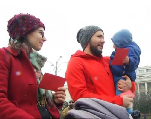 Protestul mamelor, la Guvern: au arătat cartonașul roșu pentru ordonanța privind concediile maternale