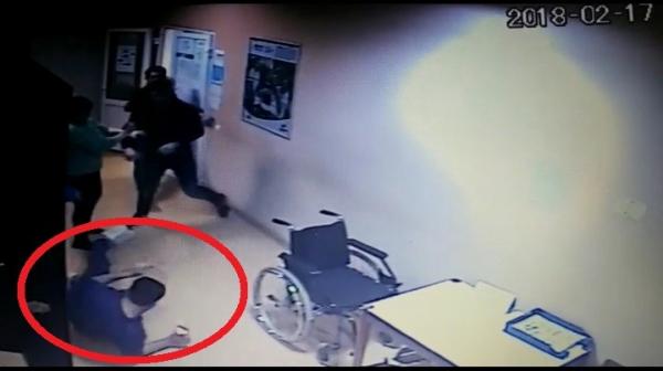 Medic bătut cu sălbăticie de un tânăr beat, în Spitalul din Mioveni