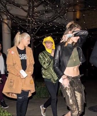 Paris Jackson este îndrăgostită până peste cap de Cara Delevingne