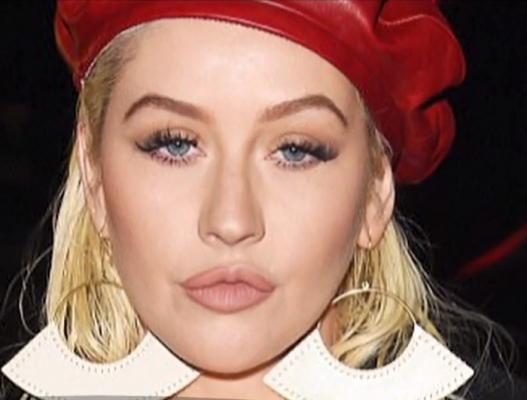 La 37 de ani, Christina Aguilera a devenit victima operaţiilor estetice