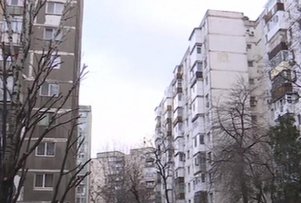 99 de blocuri din Bucureşti nu au căldură şi apă caldă pentru că administratorii au fugit cu banii de întreţinere