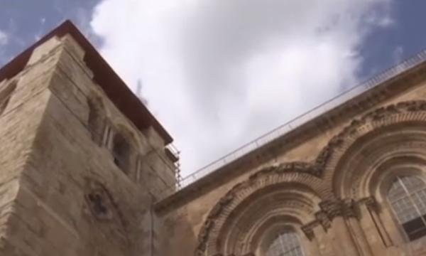 Biserica Sfântului Mormânt, cu lacătul pe ușă