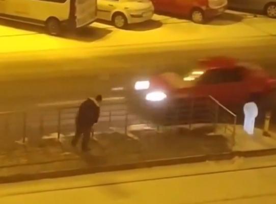 În Capitală, au fost scoase la deszăpezire până şi autobuzele RATB