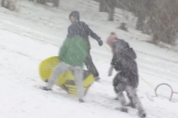 Elevii din Bucureşti şi alte judeţe limitrofe au primit o săptămână de vacanţă, din cauza codurilor portocalii de vreme rea