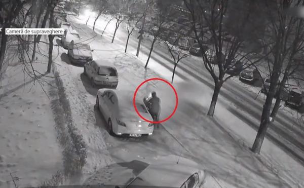 Un bărbat a deszăpezit o stradă întreagă la Piteşti