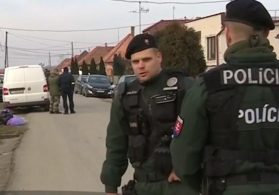 Ziaristul slovac asasinat în propria acasă, alături de logodnică, investiga fraude fiscale ale demnitarilor statului