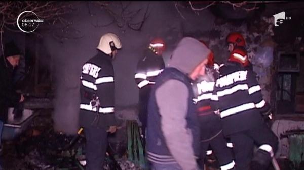 O femeie din Vaslui a ars de vie, după ce camera în care dormea a luat foc de la  o lumânare