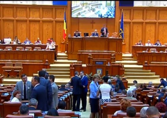 Salarii mai mari pentru angajaţii din Parlament. Spor de 15% pentru muncă în condiţii grele