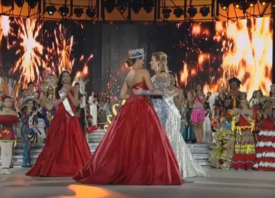 Creația purtată de Miss World 2015, semnată de Tina Olaru, a fost donată muzeului din Bistriţa