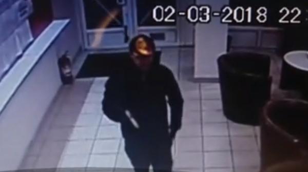 Jaf la o casă de pariuri din Craiova. Suspectul înarmat nu şi-a ascuns identitatea