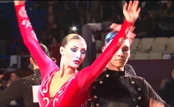Dansul sportiv are o mulţime de secrete. Talent, multă muncă, investiţii dar şi o conexiune perfectă între parteneri