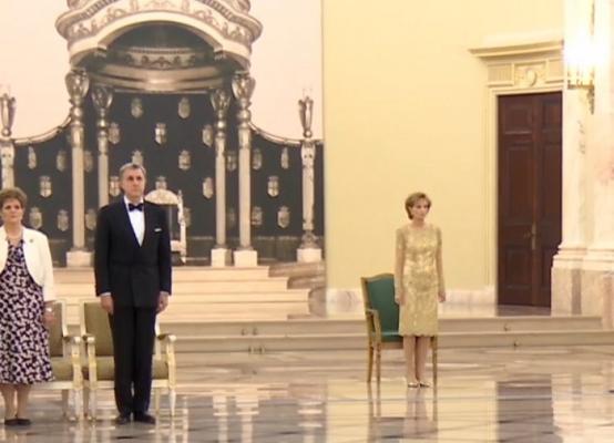 Legea statutului Casei Regale a fost retrasă din Parlament