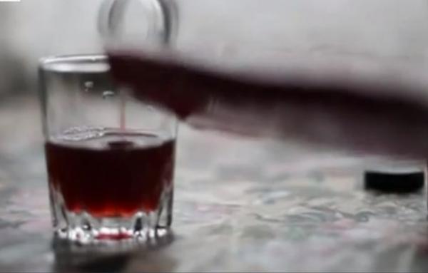 Fetiţă de 5 ani din Galaţi, în comă alcoolică. Neatenţia tatălui ar fi băgat-o în spital